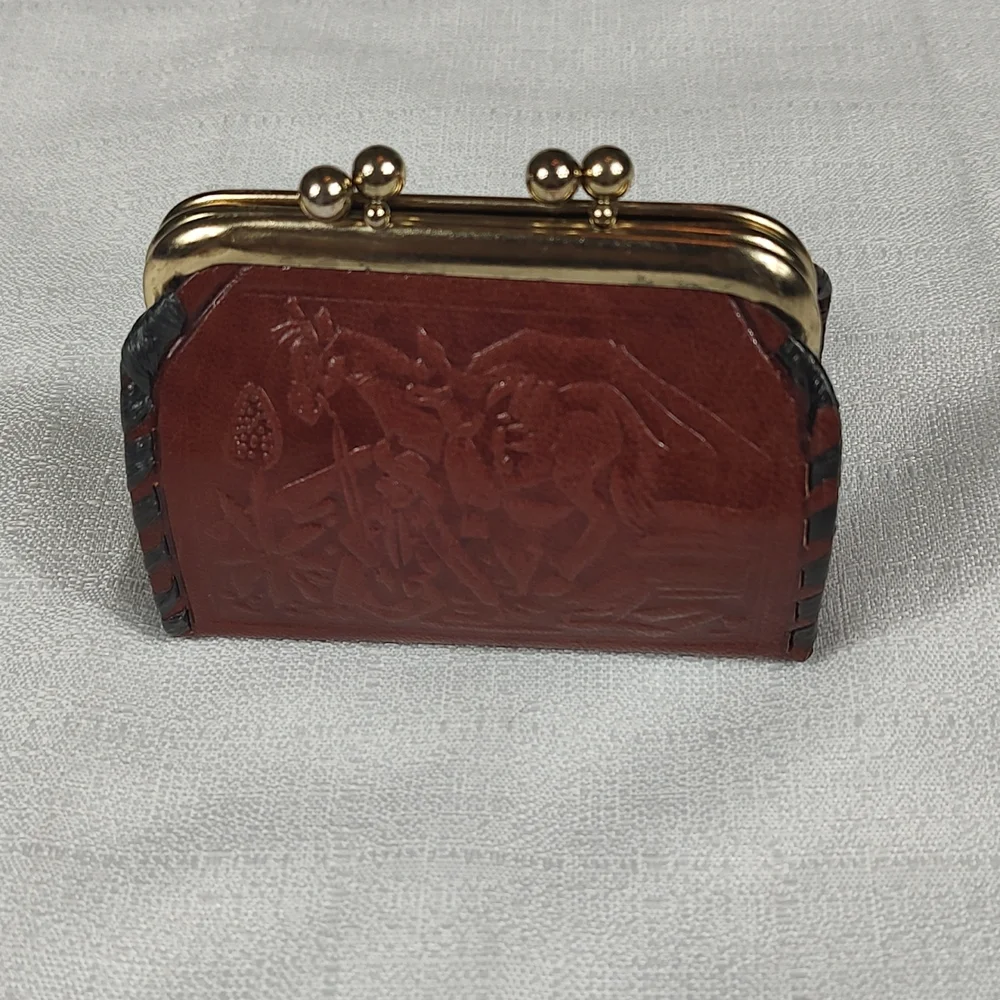 Small Cowhide Leather Money Coin Purse Metal Clasp Closer Square Bottom - Picture 1 of 11